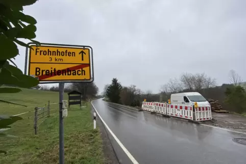 Der erste Schacht wurde am Ortsausgang von Breitenbach in Richtung Frohnhofen ausgehoben. 