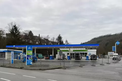 In den vergangenen Wochen waren Handwerker und Lieferverkehr an der Tankstelle zu beobachten. 