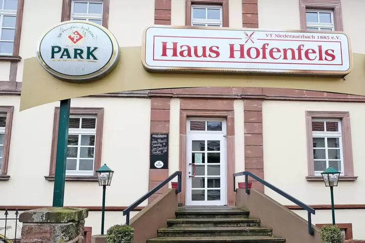 Das Haus Hofenfels, ehemals Auerbacher Hof, hat geschlossen, Wirt Thomas Engels hat die Reißleine gezogen. 