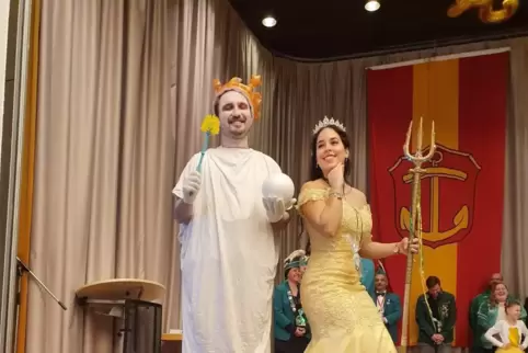 Herrschaftliches Duo: Ortsvorsteher Dennis Schmidt und Schlosshogger-Prinzessin Natalie I. 