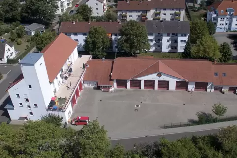 Mit dem Umzug der Feuerwehr in Kibo – weg von der Edenborner Straße – soll es 2023 deutlich vorangehen. Mit dem Umzug der Feuerwehr in Kibo – weg von der Edenborner Straße – soll es 2023 deutlich vorangehen.
