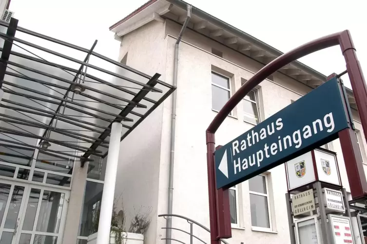 Die W&auml;hler haben also doch eine Wahl: Wer zieht ins Rathaus in G&ouml;llheim ein? 