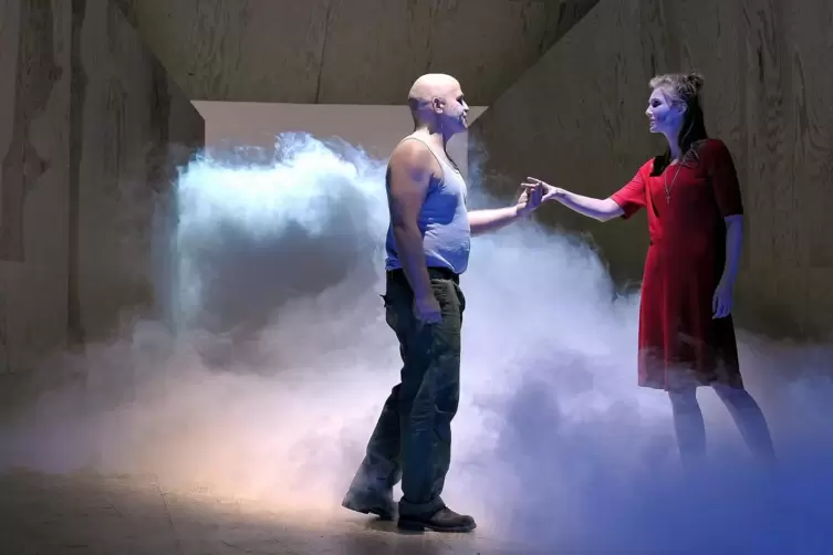 Oliver Burkia und Jelena Kunz spielen in der „Woyzeck“-Pfalztheater-Produktion. 
