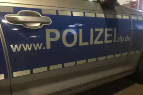 Hinweise nimmt die Polizei in Rockenhausen an. 