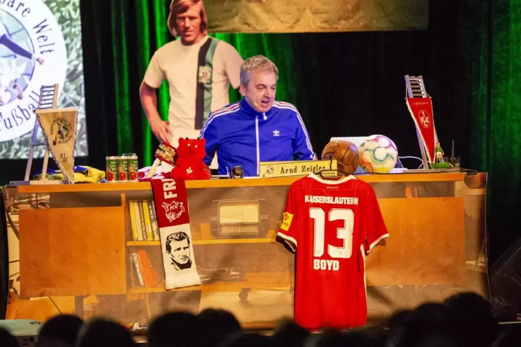 Zeigler mit dem Trikot von Terrence Boyd. 