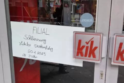 Hinweis am KiK-Laden in der Valentin-Bauer-Straße 22.