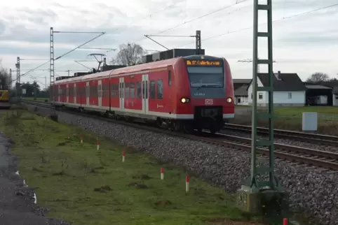 Nicht nur Personen-, sondern auch Güterzüge sorgen auf der Strecke durch Bruchmühlbach für viel Lärm. 