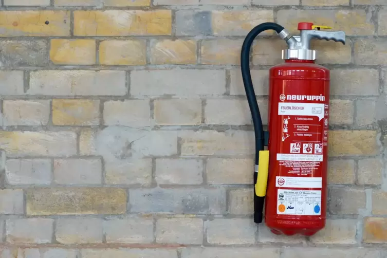 Brandschutz bedeutet nicht nur die Anschaffung eines Feuerlöschers – und wird für Gemeinden richtig teuer. 