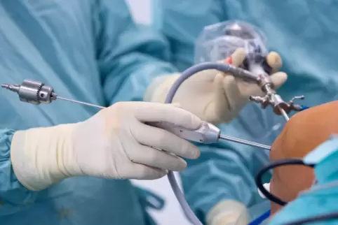 Knieoperationen zählen zu den für Krankenhäuser lukrativen Eingriffen. Knieoperationen zählen zu den für Krankenhäuser lukrativen Eingriffen.