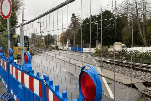 Seit Monaten völlig dicht: Bahnübergang Mühlturmstraße. 