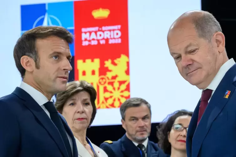 Die Zusammenarbeit ist nicht immer einfach: Präsident Emmanuel Macron (links) und Bundeskanzler Olaf Scholz.
