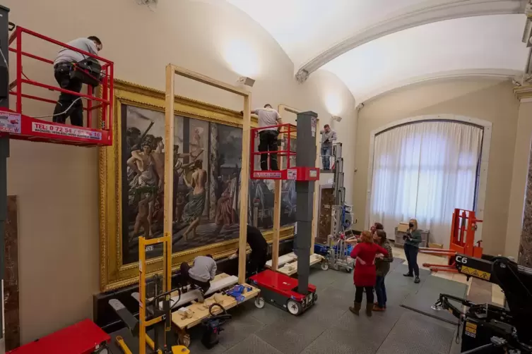 Eins von zwei knapp 24 Quadratmeter großen Bildern der Kunsthalle: „Das Gastmahl des Plato“ wird abgehängt. 