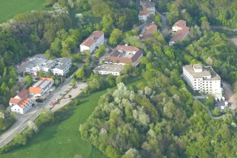 Oben: Auf dem zu Rockenhausen gehörenden Inkelthalerhof hat das Evangelische Diakoniewerk Zoar seinen Sitz. Aktuell werden hier 