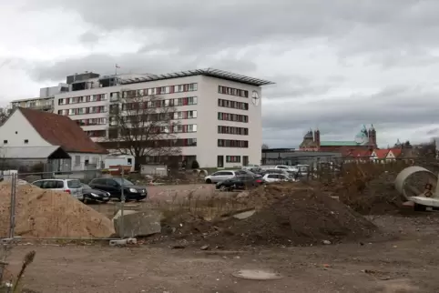 In einem früheren Stadium: Baugrundstück für die Rettungswache vor dem Diakonissen-Stiftungs-Krankenhaus. 
