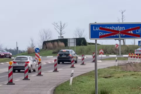 Die Autobahnauffahrt Landau-Zentrum ist auch wichtig für den Verkehr über die B10 in Richtung Pirmasens. 