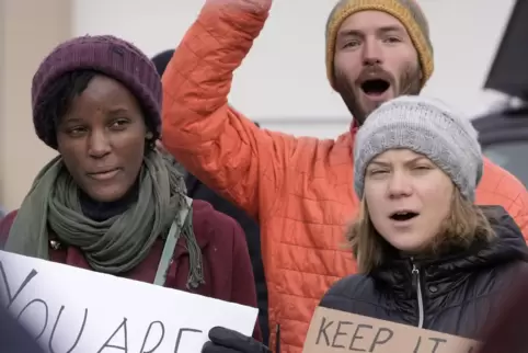 Kilmaaktivisten in Davos am Schlusstag des Weltwirtschaftsforums am Freitag: Vanessa Nakate (vorne links) und Greta Thunberg (vo