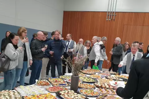 1080 Häppchen fanden sich auf dem „landesweit besten Neujahrsbüffet“, so Landtagsabgeordneter Dirk Herber.