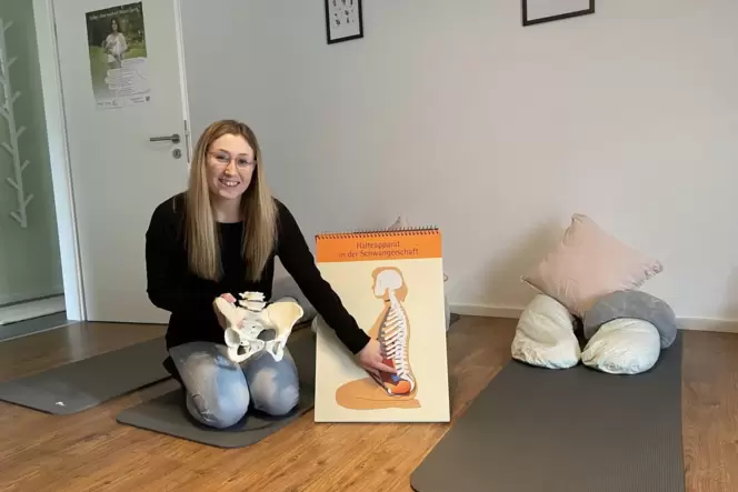 Elisa Schimpf bietet unter anderem Geburtsvorbereitungskurse und Rückbildungsgymnastik in ihrer Hebammenpraxis in Enkenbach-Alse