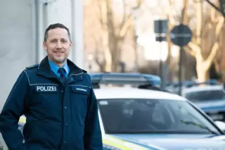 Marco Weißgerber vor seiner Dienststelle in der Beethovenstraße in Süd.