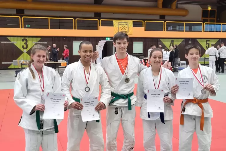 Das erfolgreiche Team beim Domstadt-Pokal: Tatjana Esemann, Jeremy Uzoagba, Jan Selig, Natascha Hilbert und Joshua Selig. 