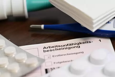 Gesetzlich versicherte brauchen seit Januar keine Arbeitsunfähigkeitsbescheinigung vom Arzt mehr. Arbeitgeber rufen die Daten di