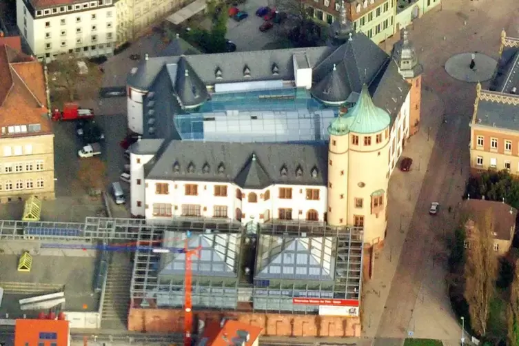 Historisches Museum: Ärger wegen Neubau-Dach (vorne).