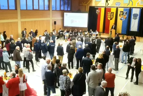 Verbandsbürgermeister Patrick Sema begrüßte bei seinem ersten Neujahrsempfang in der Herschberger Bürgerhalle 140 Gäste.