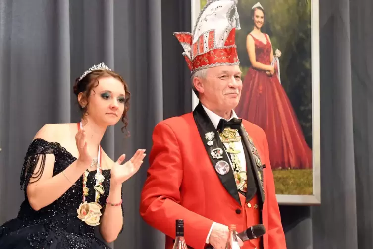 Beim Heimauftritt in Bestform: Wefa-Chef und Rot-Wei&szlig;-Pr&auml;sident Peter Schwiewager neben Prinzessin Jasmin I., mit b&uuml;rgerlichem N