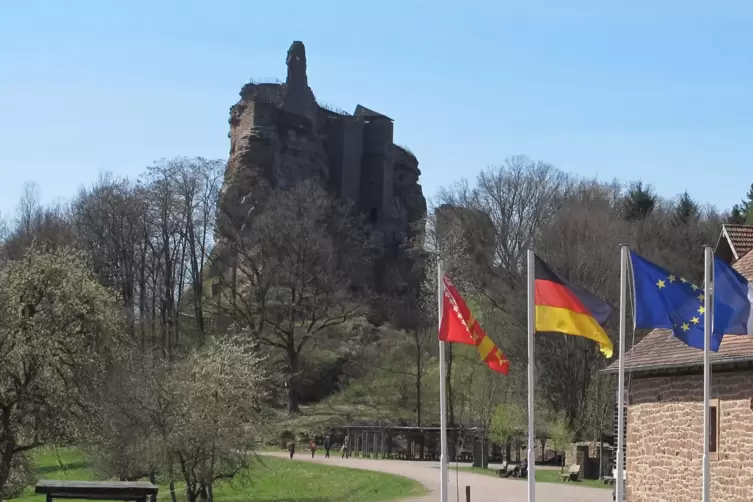 Die Burg Fleckenstein ist ein markantes Bauwerk und beliebtes Ausflugsziel im Pamina-Raum. 