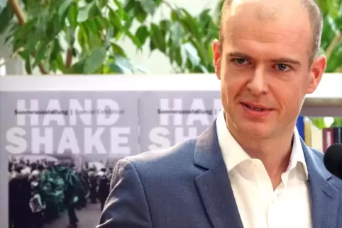 Führte in die Ausstellung „Hand Shake“ ein: der Leiter des Docu Centers Ramstein, Mario Aulenbacher.