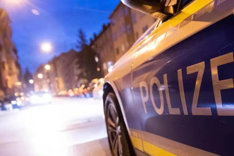 Eine Polizeistreife fand das Opfer in der Hartmannstraße. 