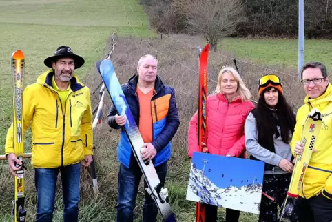 Vorsitzender Klaus Dreller, Hüttenwart Martin Haupenthal, Kassiererin Corinna Kau, Vorstandsmitglied Martina Stegner-Legner und 