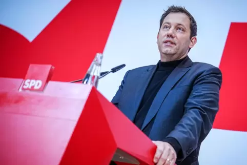 Lars Klingbeil, SPD-Bundesvorsitzender, stellte das Strategiepapier seiner Partei zur Außen- und Sicherheitspolitik vor. 