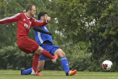 Auf die Tore von Rainer Stork baut der SV Weisenheim im Abstiegskampf. 