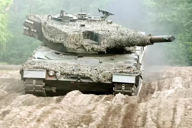 Ein Leopard 2A4 Panzer der polnischen 10. Panzerkavalleriebrigade aus Swietoszow.