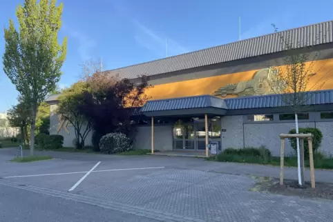 Trainingsstätte für Schule und Vereine: die Andreas-Albert-Sporthalle im Petersgartenweg. Trainingsstätte für Schule und Vereine: die Andreas-Albert-Sporthalle im Petersgartenweg.