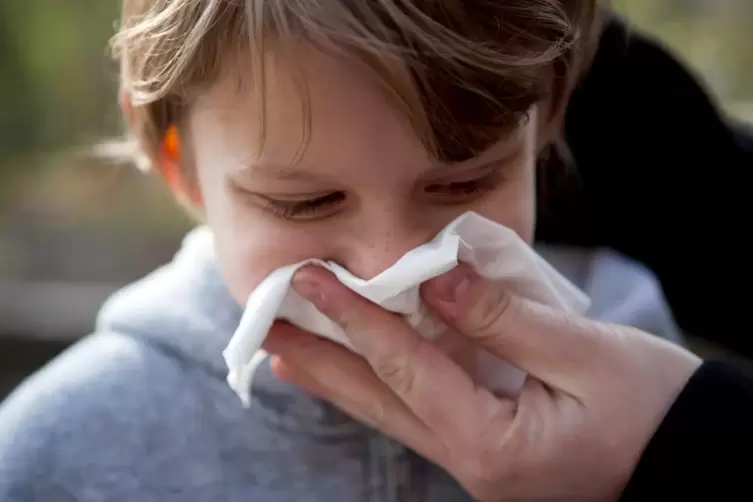 Gerade im Kindergartenalter ist der Nachwuchs oft erkältet. Nicht selten werden anschließend die Eltern krank. Kinderärzte des K