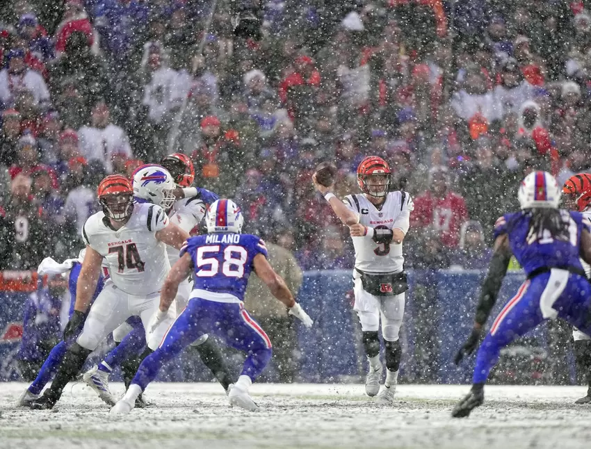 Im Schneetreiben behalten die Cincinnati Bengals um Quarterback Joe Burrow den Durchblick gegen die Bufallo Bills.