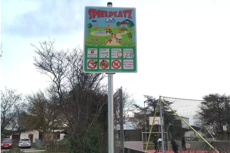 Die Anwohner w&uuml;nschen sich auch, dass Kinder und Jugendliche sich an die Zeiten der Spielplatzordnung halten. 