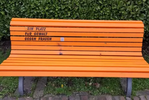 Die beschädigte Sitzbank.