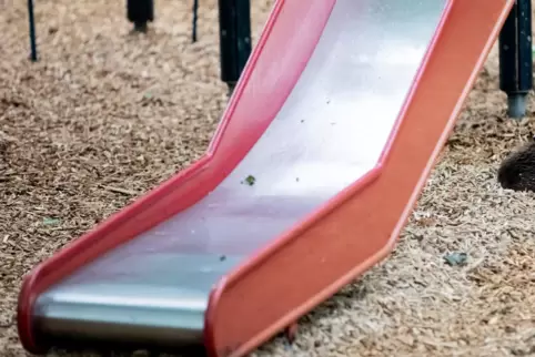 Auf einem Spielplatz wurde das Kind sexuell missbraucht. 