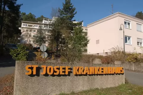 Ins katholische St. Josef-Krankenhaus in Dahn wurde der später verurteilte Pfarrer Mitte der 1970er Jahre versetzt. Das Krankenh