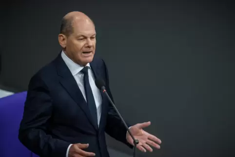 Nach der Entscheidung: Eine Stunde lang stellte sich Kanzler Olaf Scholz (SPD) im Bundestag den Fragen der Abgeordneten über die
