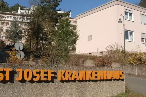 Ins katholische St. Josef-Krankenhaus in Dahn wurde der später verurteilte Pfarrer Mitte der 1970er Jahre versetzt. Das Krankenh