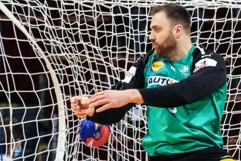 Der deutsche Torwart Andreas Wolff kassiert einen Treffer. 