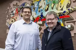 Frank Dick (links) und Thomas Neukirch verraten, was das Sickingen-Gymnasium zu bieten hat.