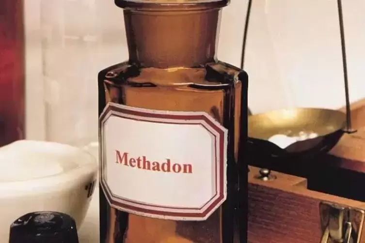 Etwa ein Liter der Ersatzdroge Methadon wurde bei einem Raub in einer Apotheke in der Karlsruher Südstadt entwendet. 