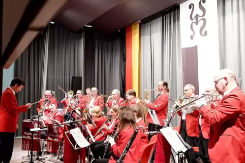 In ihrem Element: die Stadtkapelle Bad Dürkheim mit dem Dirigenten Julian Leopold.