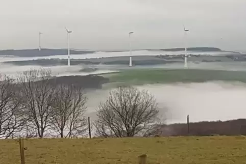 Die drei Windräder beim Felsberger- und Spreiterhof bekommen vermutlich bald Gesellschaft von einer vierten Anlage. Die drei Windräder beim Felsberger- und Spreiterhof bekommen vermutlich bald Gesellschaft von einer vierten Anlage.