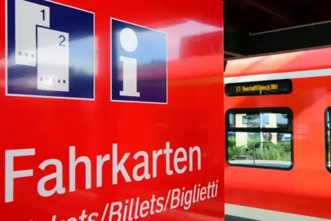 Nötigung und Körperverletzung: Die Polizei ermittelt gegen einen Ticket-Kontrolleur. 